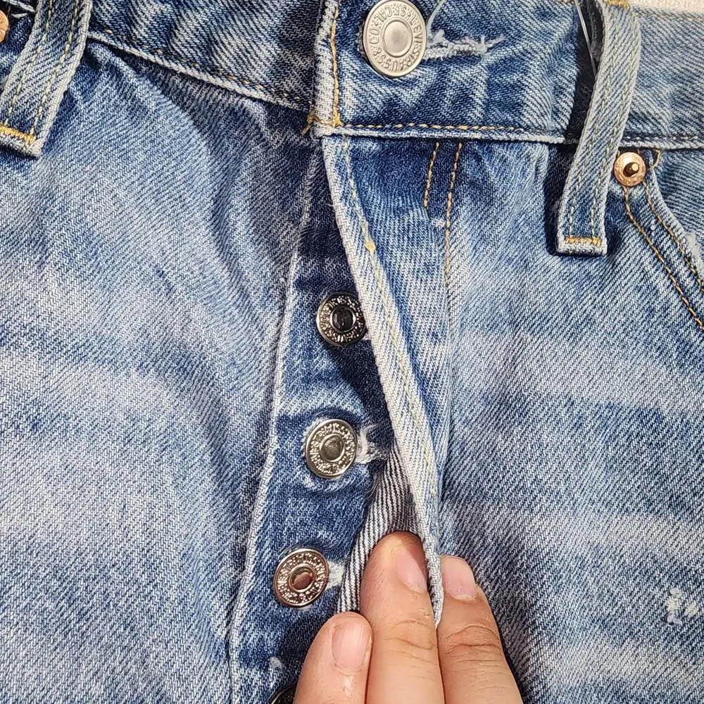 Levi's women's shorts 501 button fly W32''